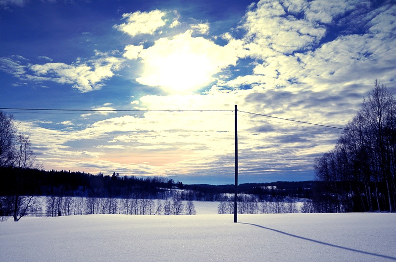 bright in blue snö sjö sol moln 