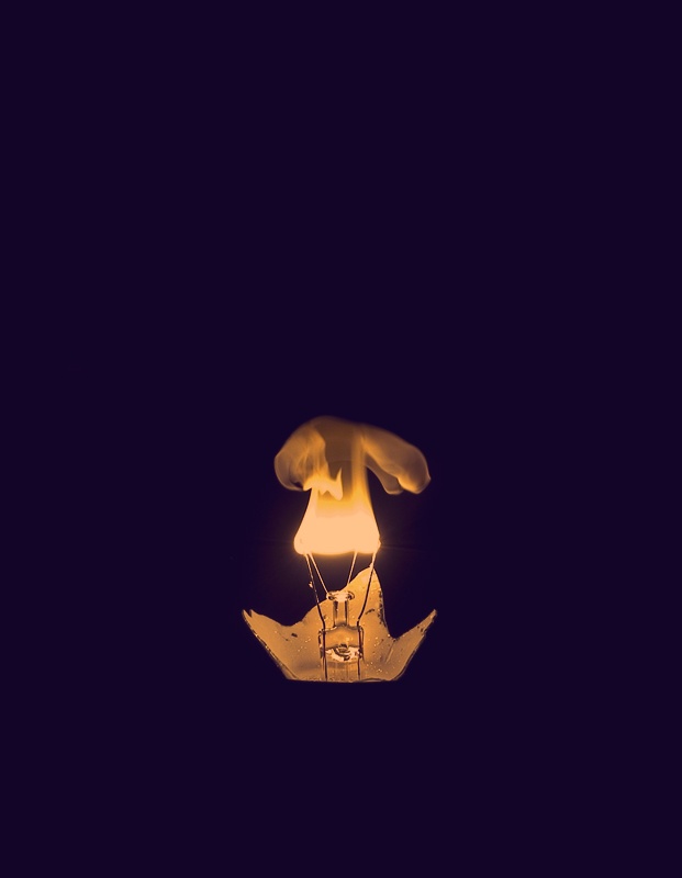 burnt brinnande lampa 