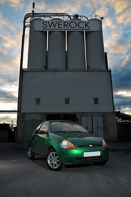 car 2 grön ford ka 