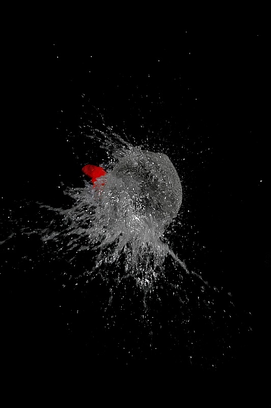 explode vattenballong 